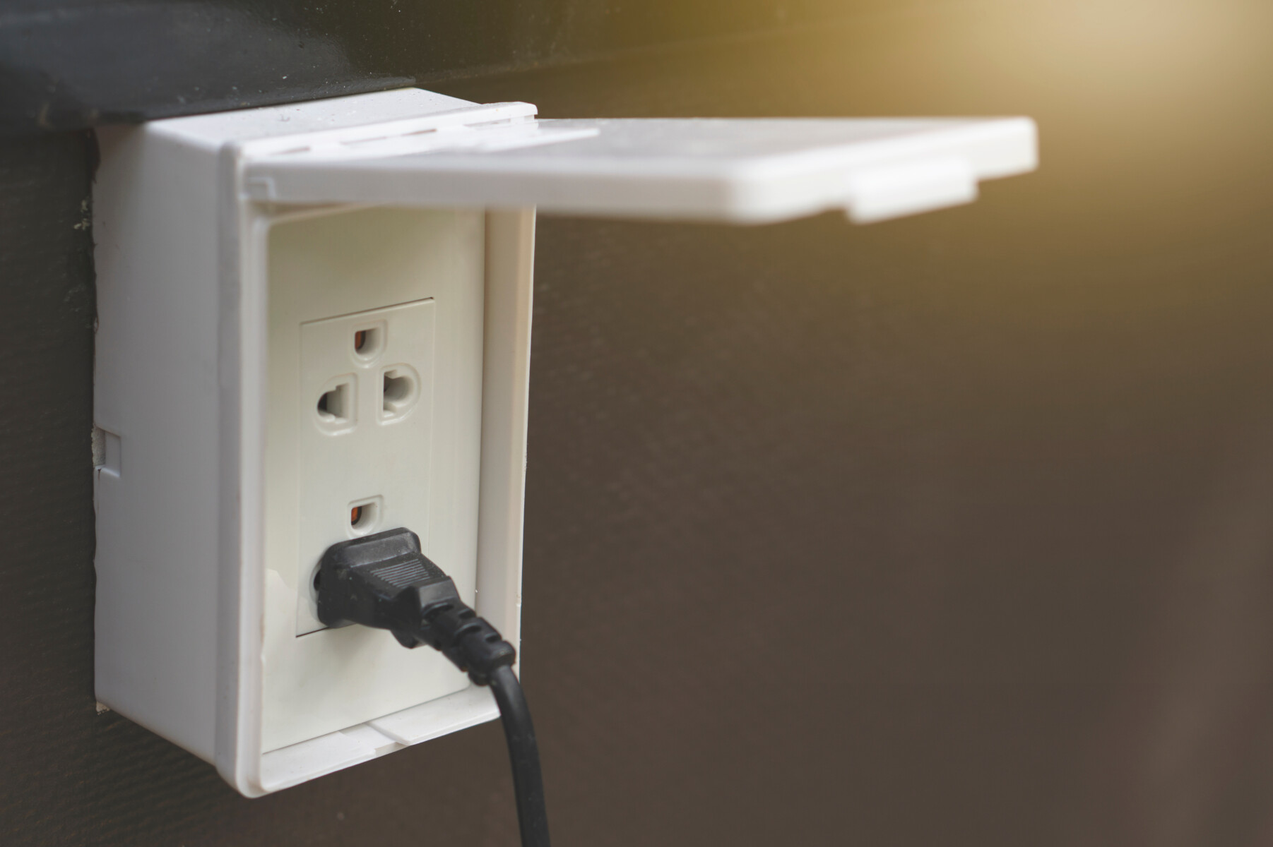 Which Type of Power Plug You Should Bring When Travelling